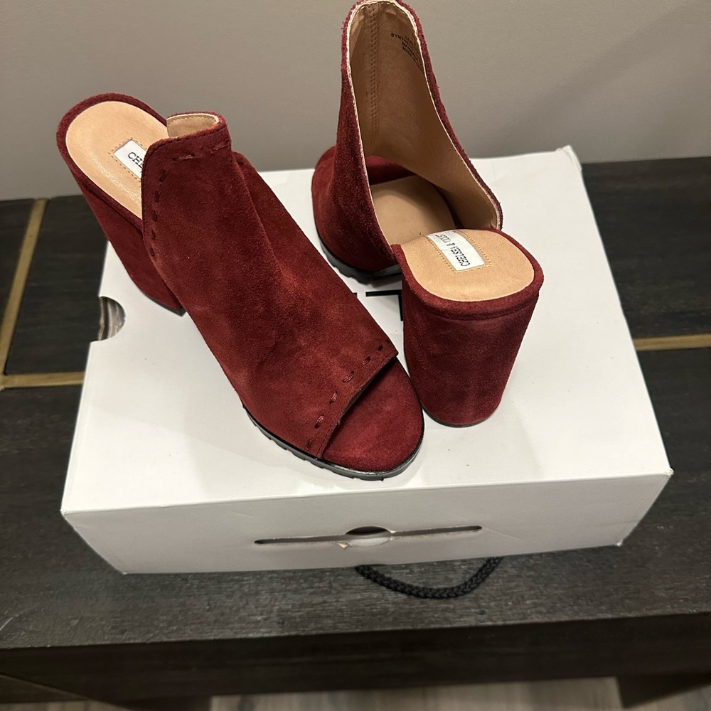 Slip in suede burgundy shoe - Picture 3 of 3